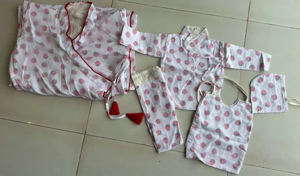 malmal gown with baby set